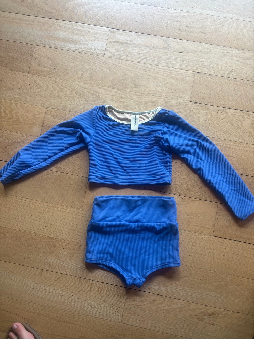 Zulu & Zephyr Girls Blue Long-Sleeve crop Rashguard Set size small.